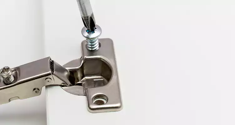 Screen Door Hinge Repair in Daytona Beach, FL