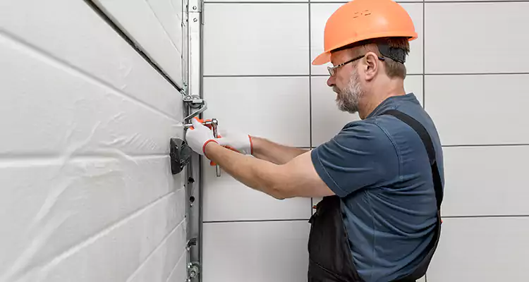 Emergency Garage Door Repair in Daytona Beach, FL