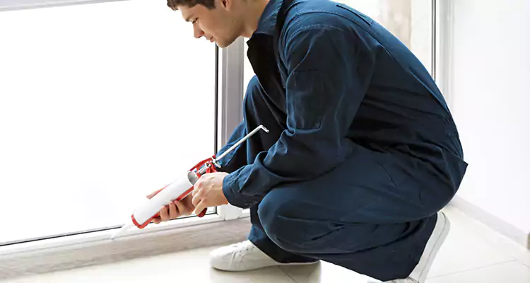 Window Glass Caulk Repair in Daytona Beach, FL