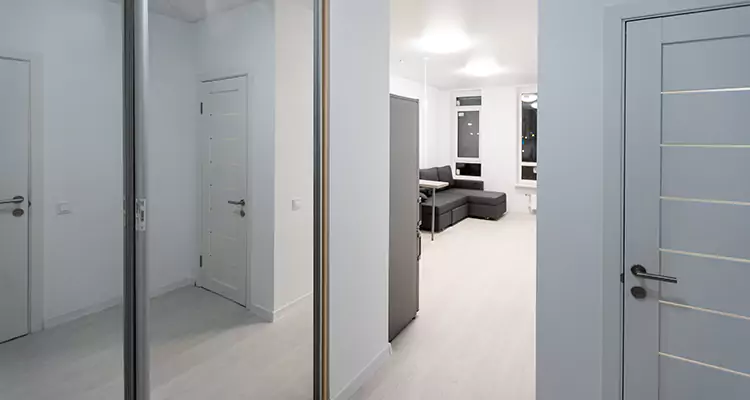 Modern Mirrored Closet Doors Repair in Daytona Beach, FL